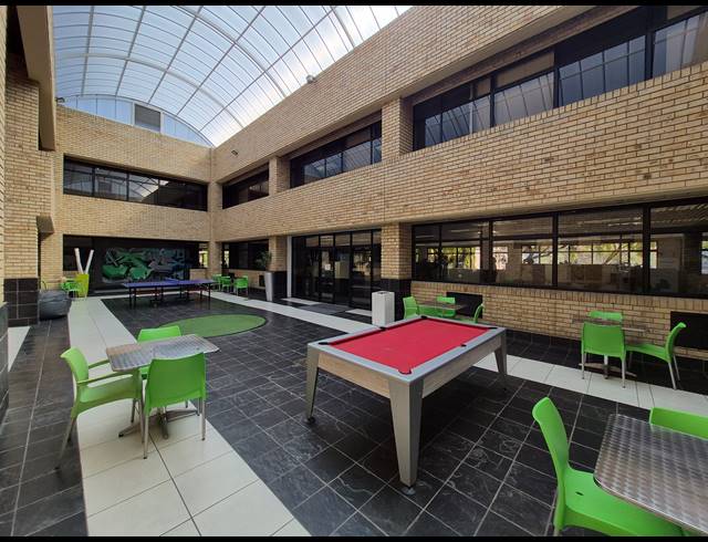 1,832M² OFFICE FOR SALE IN WOODMEAD